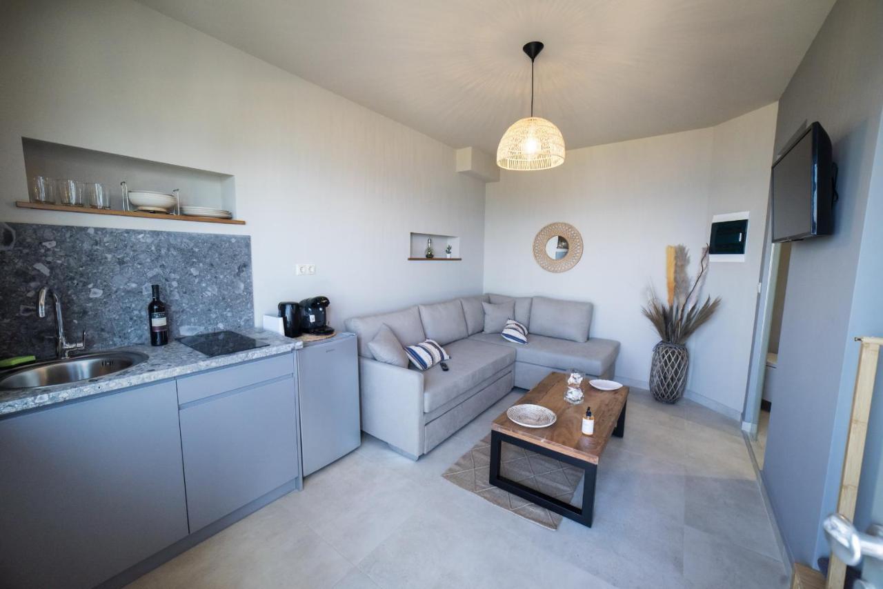 Theros Suites Diminió Kültér fotó